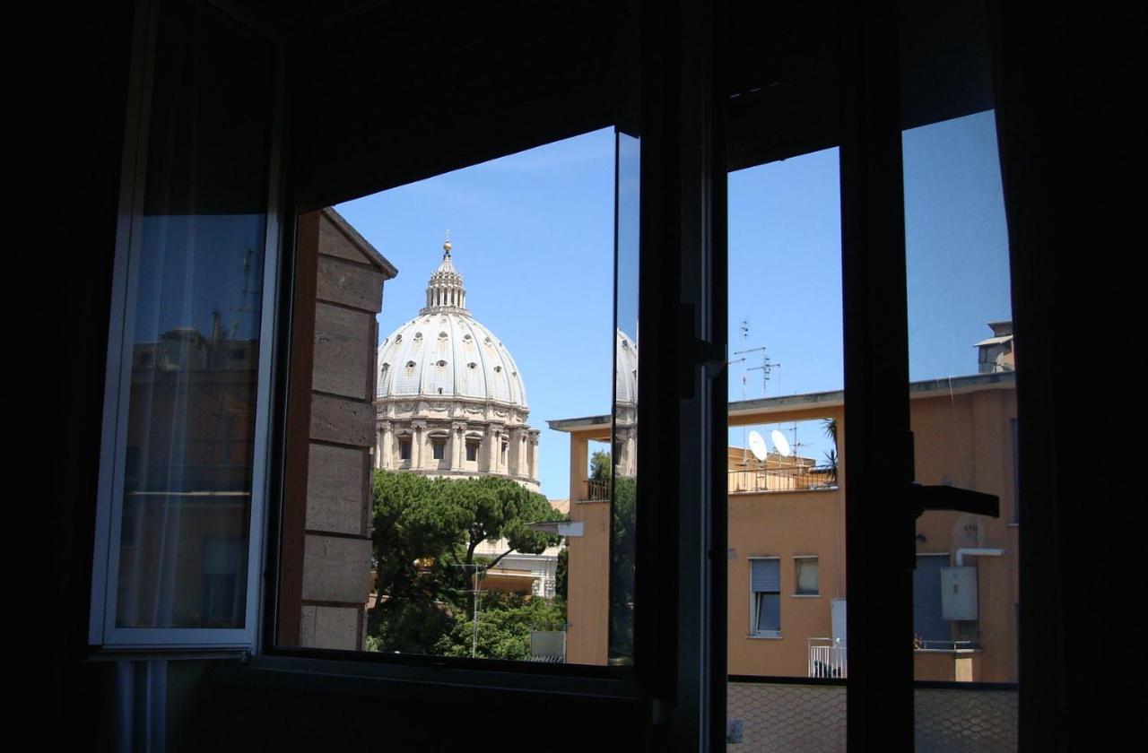 Vatican Balcony Rome Exterior photo
